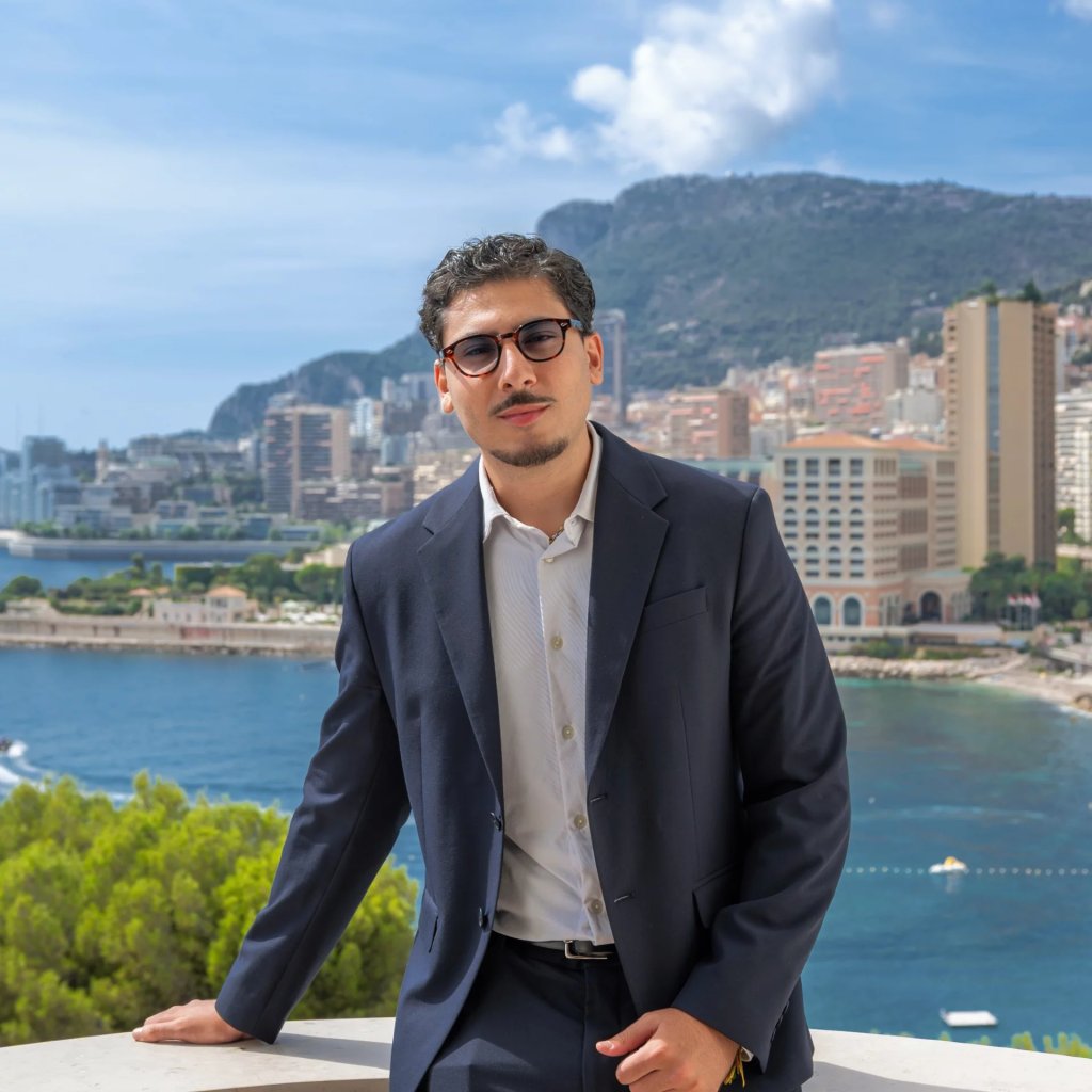 Portrait de Medhi Madaci, Commercial